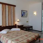 桑托瑞尼酒店 4*