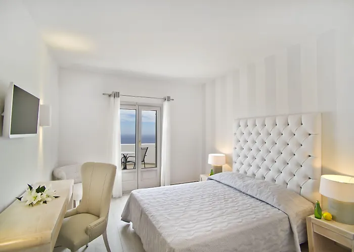 Santorini Palace 4*